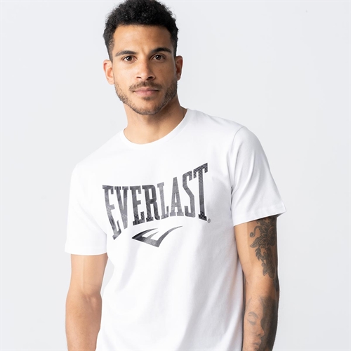 Mand har Everlast Spark T-Shirt - Graphic på